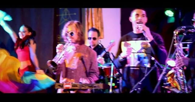 @speekeazy makin&rsquo; the mic sound nice 🎙🔥💯👏 w/ the hometown heroes @chupacabrasmusic | @5pointsmusicsanctuary 2/28