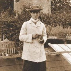 S3.26 *Repost* When ’Becky’ met Bateson: Edith Rebecca Saunders, the mother of British plant genetics