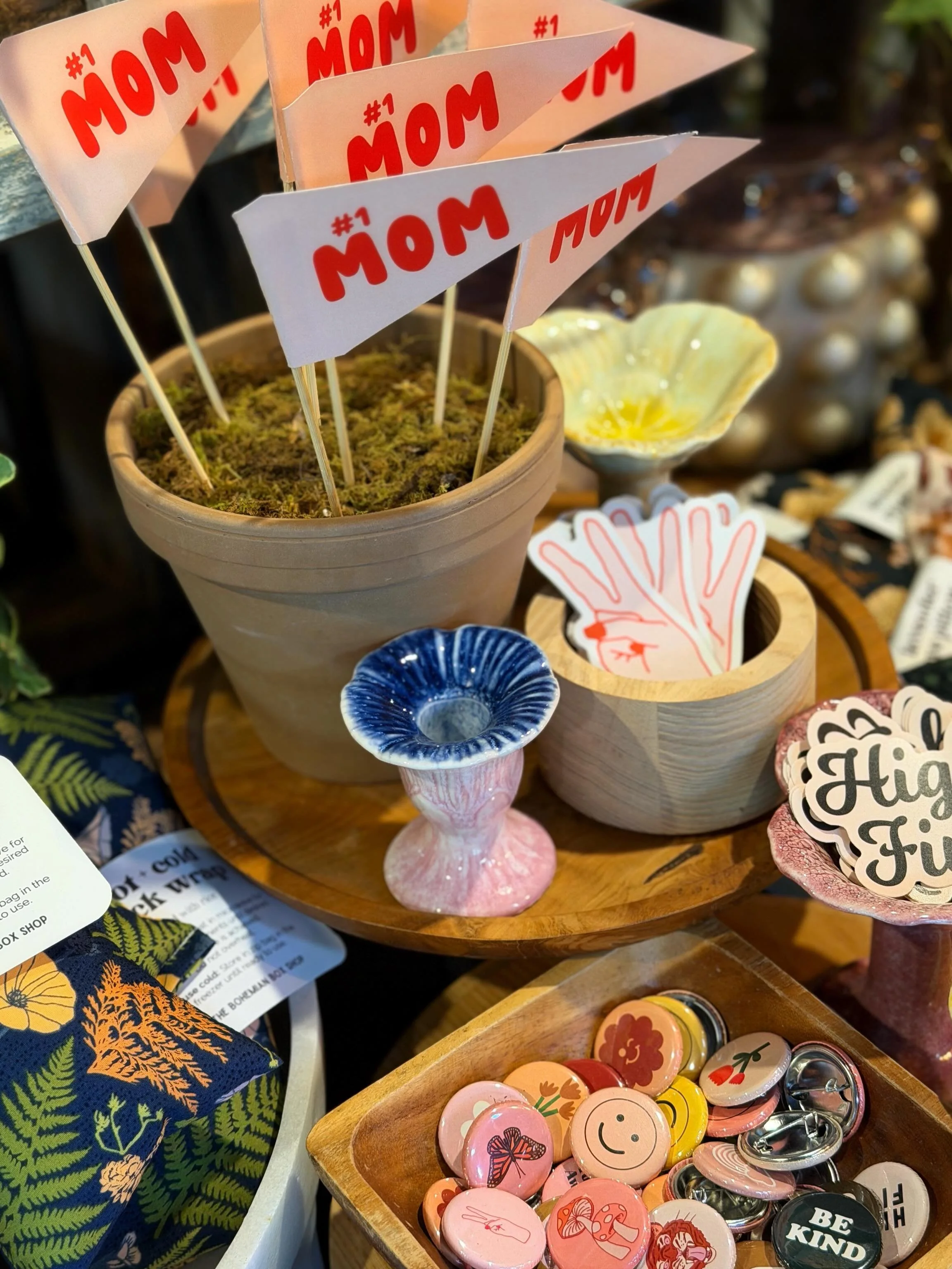 Sunday: 10am-5pm 🪴 / Food Truck: Testo Pizza 🍕/ Bar: 12pm-4:30pm 🍸/ We are stocked full of gifts for Mom, just two weeks away 🎁