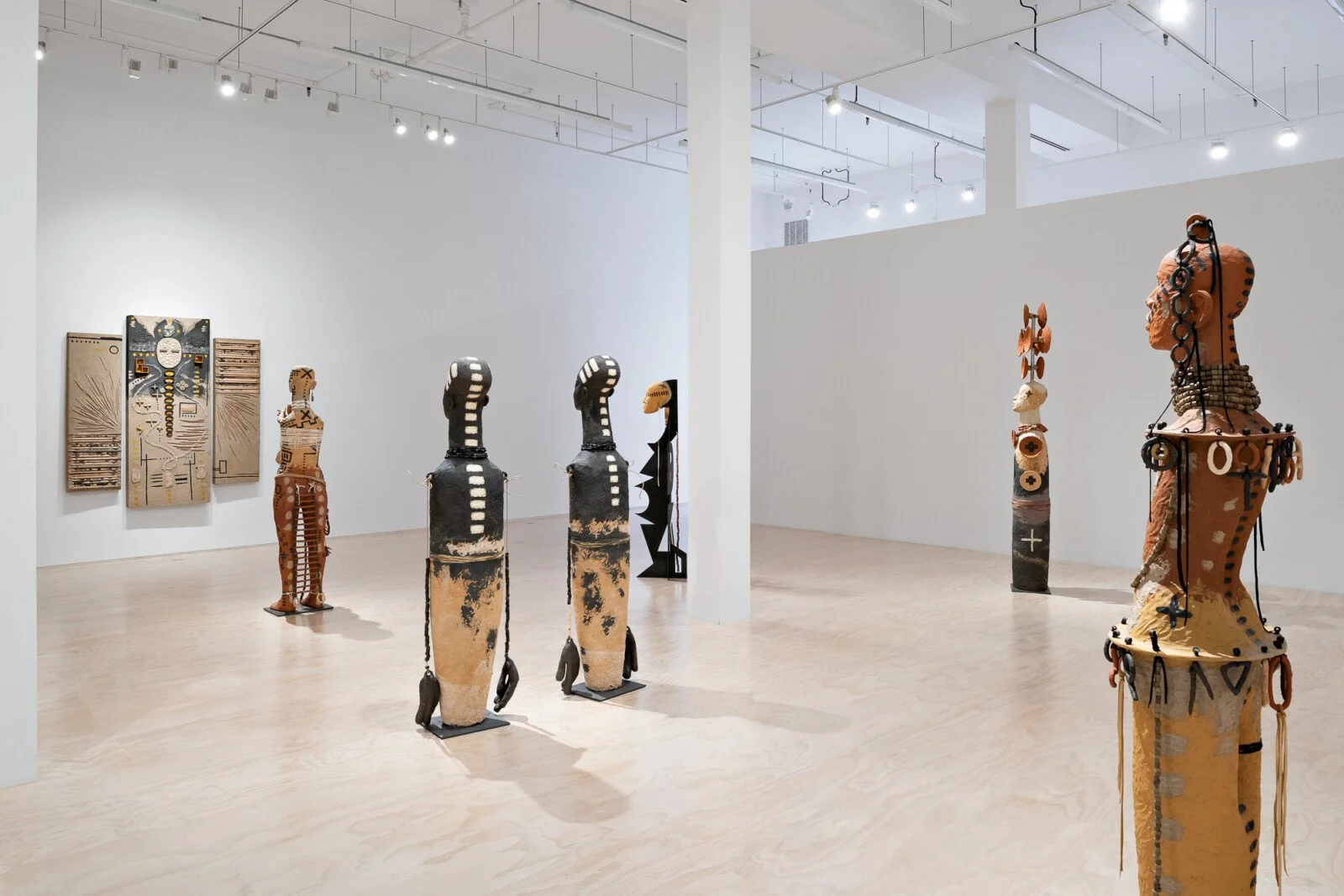 Simpson_Skeena-2023_Jessica-Silverman-San-Francisco-CA_Installation-view-18_Phillip-Maisel-1600x1067.jpg