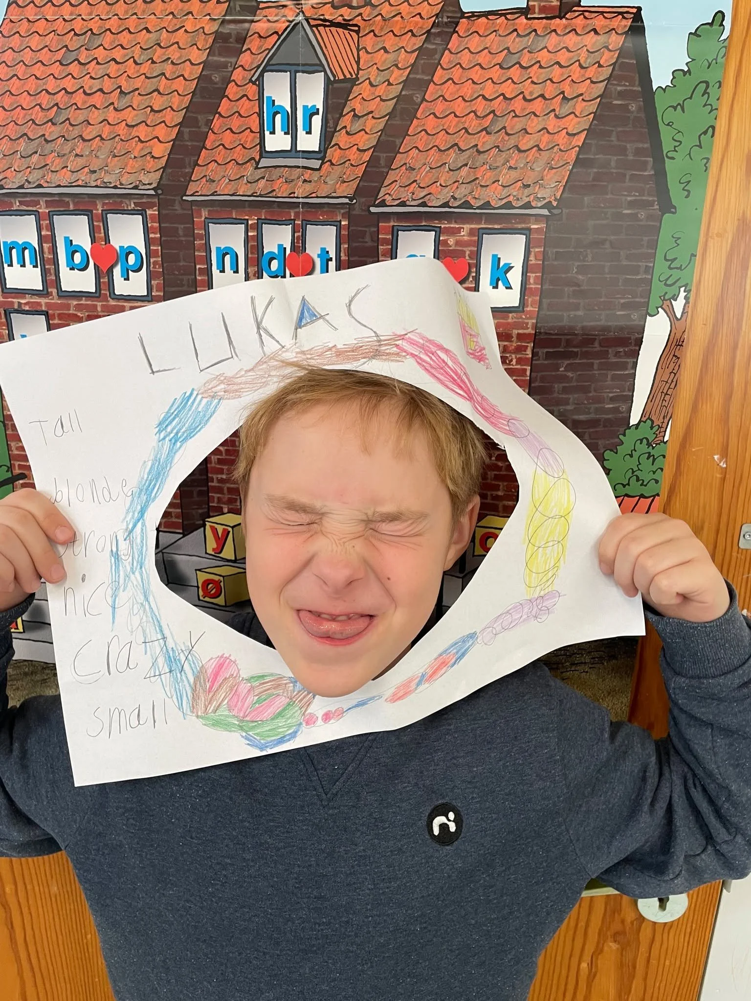 Till&aelig;gsord i 2. klasse 🇬🇧✏️

I 2. klasse arbejder eleverne i &oslash;jeblikket med till&aelig;gsord p&aring; engelsk. I denne uge har de haft en sjov opgave, hvor de skulle beskrive sig selv med s&aring; mange till&aelig;gsord som muligt.

De