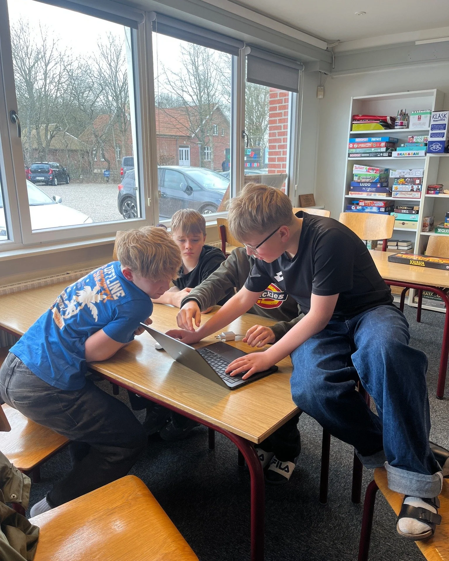 I dag har nogle af vores elever kastet sig ud i fondss&oslash;gning &ndash; de har selv filmet og klippet en video til deres ans&oslash;gning 🎬👏

De har s&oslash;gt en ungdomspulje der st&oslash;tter unges egne id&eacute;er, hvor de s&oslash;ger mi