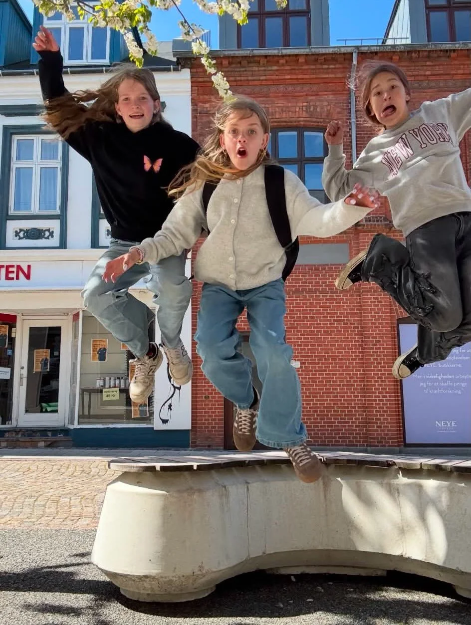 🎉 4.-5. klasse havde i g&aring;r en sk&oslash;n og aktiv dag i Streetmekka Esbjerg 🤸🛴⚽

Her gav eleverne den gas p&aring; l&oslash;behjul, spillede bold og dansede 💪😄

Bagefter gik turen ind til centrum af Esbjerg, hvor klassen var p&aring; foto