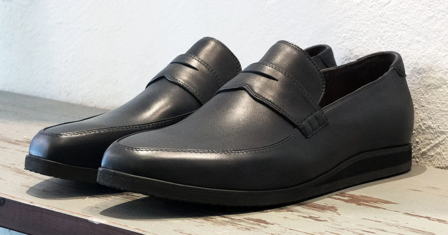 Flexibler Pennyloafer aus dunkelblauem Kalbsleder.