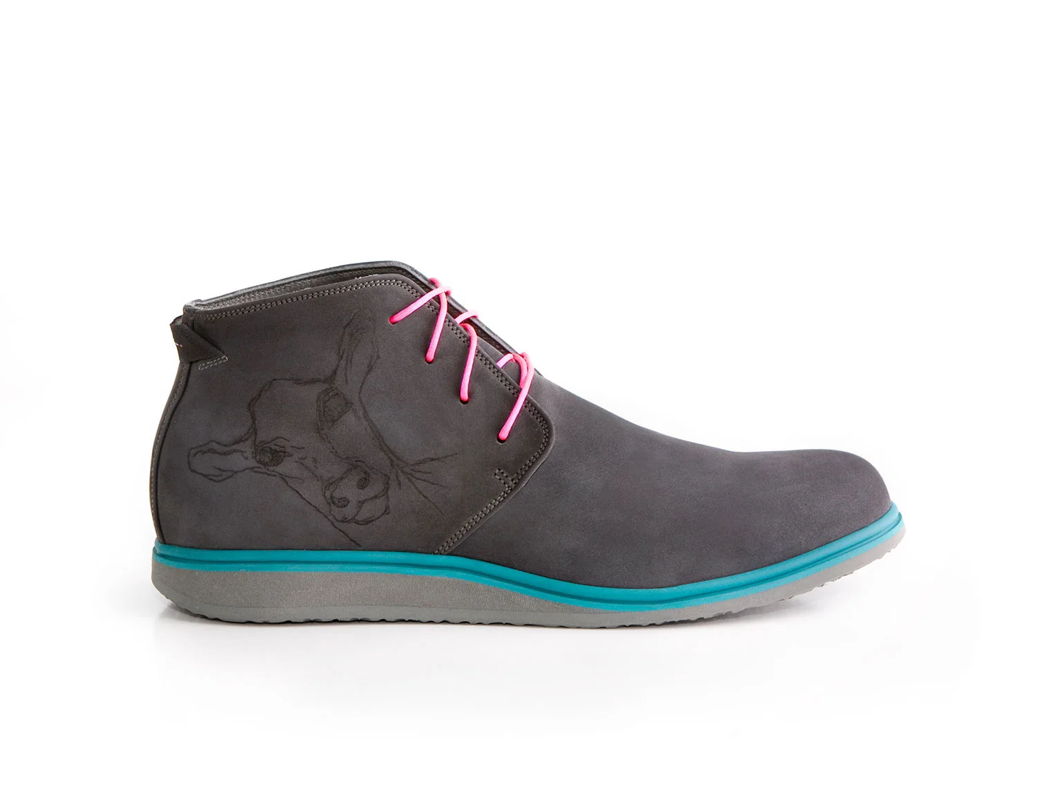 Tätowierte Stiefelette aus Nubukleder und farbig abgesetztem Rahmen.