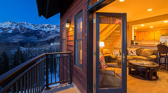 Bear-Creek-room-with-open-sliding-door-view-1-1.jpg