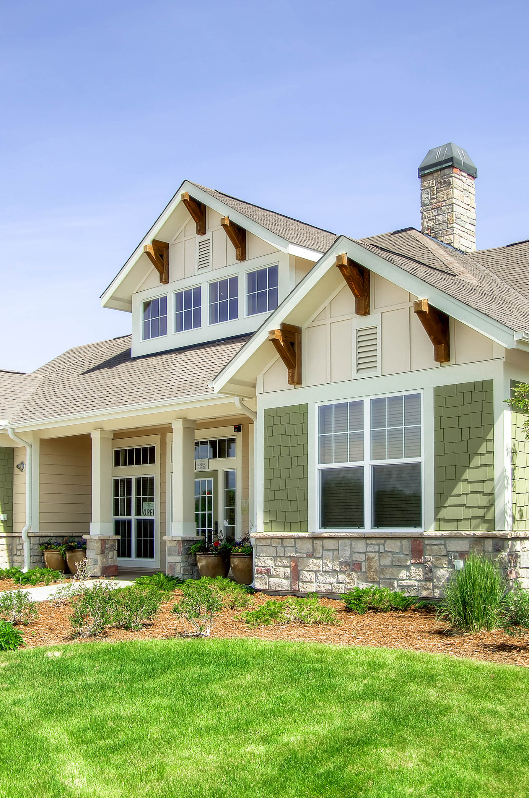 31 Exterior.jpg