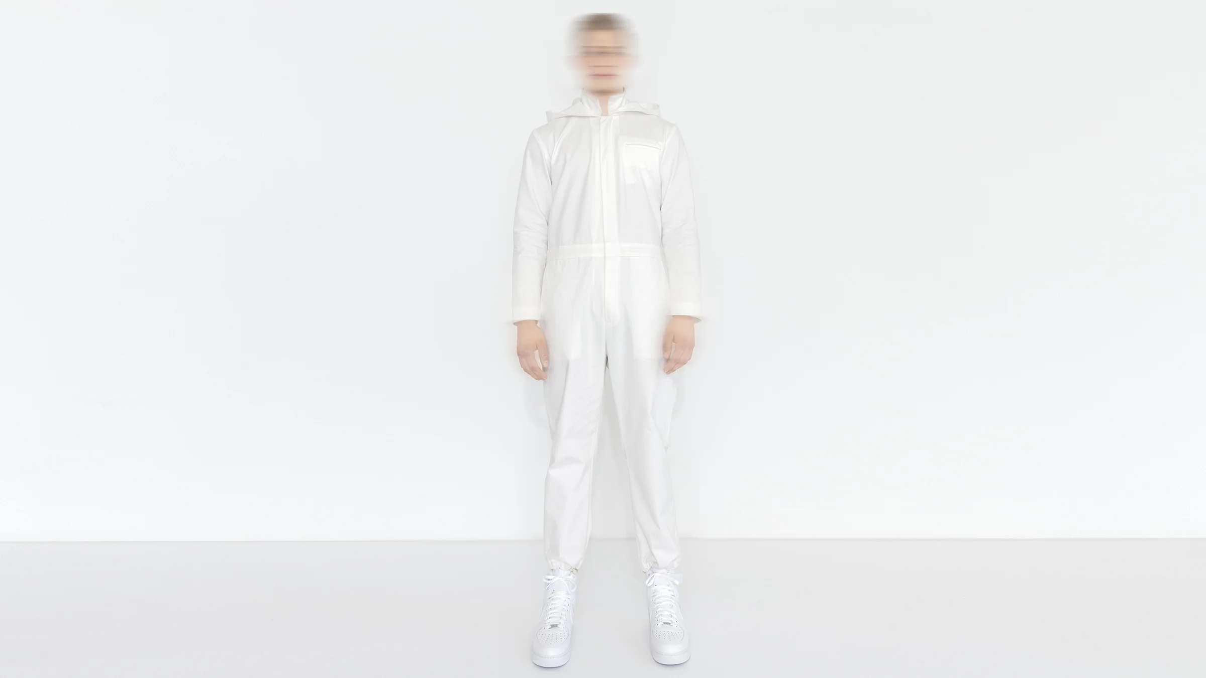 SPACEWALKER_0034 - BLUR - 16-9sml.jpg