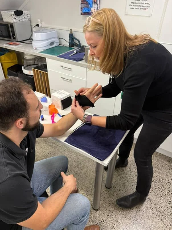 ✋ SPLINTING IN ACTION ✋
 We had an incredible time at our @orfitindustries Orficast Splinting Workshop held at our brand new Airport Oaks Clinic!

Huge thanks to @ws.medical for running the event and to Chris Ross for hosting. A special shoutout to V