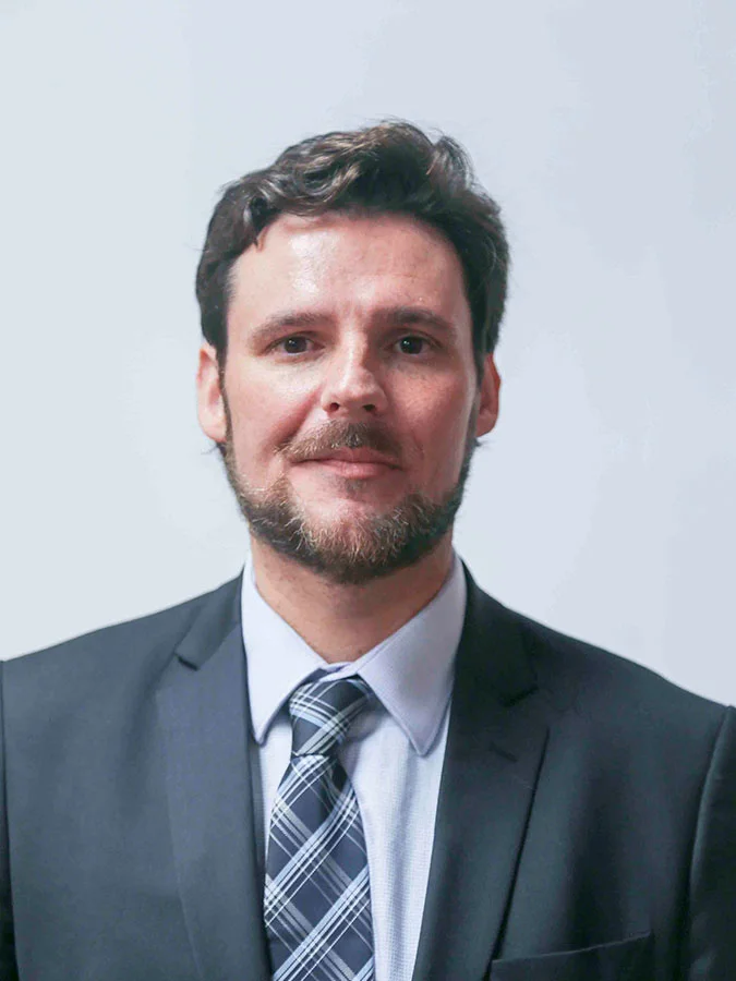 MARCUS PAULO RYCEMBEL BOEIRA Professor-adjunto A vinculado ao Departamento de Direito Público e Filosofia do Direito da Faculdade de Direito da UFRGS (Universidade Federal do Rio Grande do Sul). Doutor em Ciências pela USP (Universidade de São Paulo) e Mestre em Direito pela Faculdade de Direito da USP (Universidade de São Paulo). Líder junto ao CNPq do "Núlceo de Pesquisas em Lógica Deôntica, Linguagem e Direito" (Grupo de Pesquisa-CNPq). Pesquisador (UFRGS). Áreas de abrangência: Segunda escolástica, Filosofia medieval e renascentista, Filosofia do Direito, lógica deôntica, filosofia analítica da linguagem, metafísica, epistemologia jurídica, linguagem jurídica e metodologia jurídica.