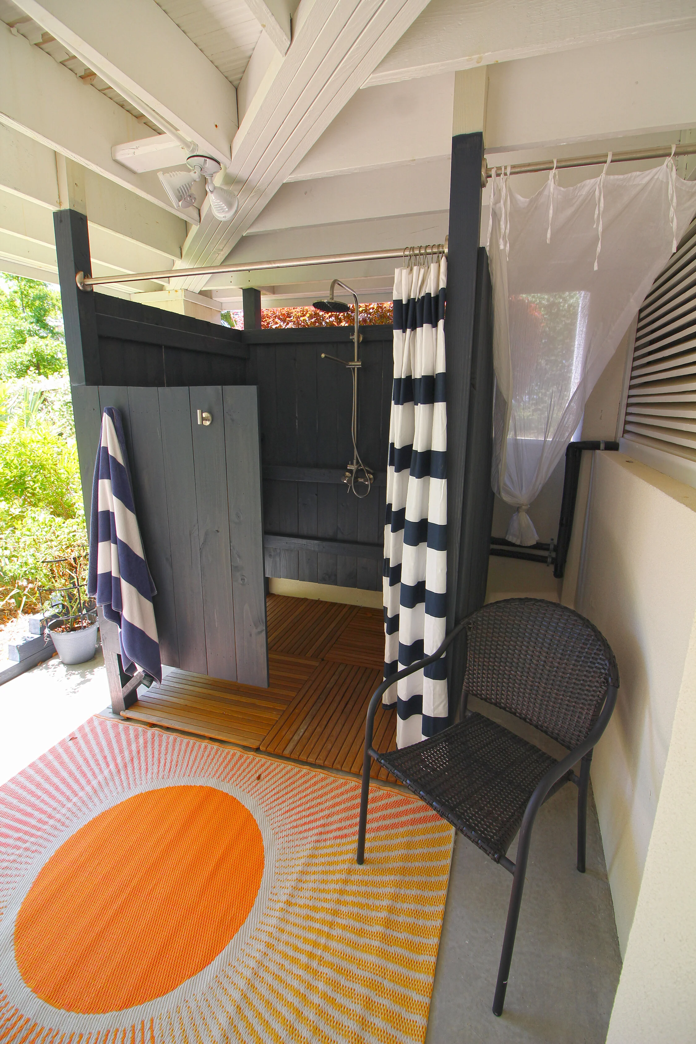  Outdoor shower 