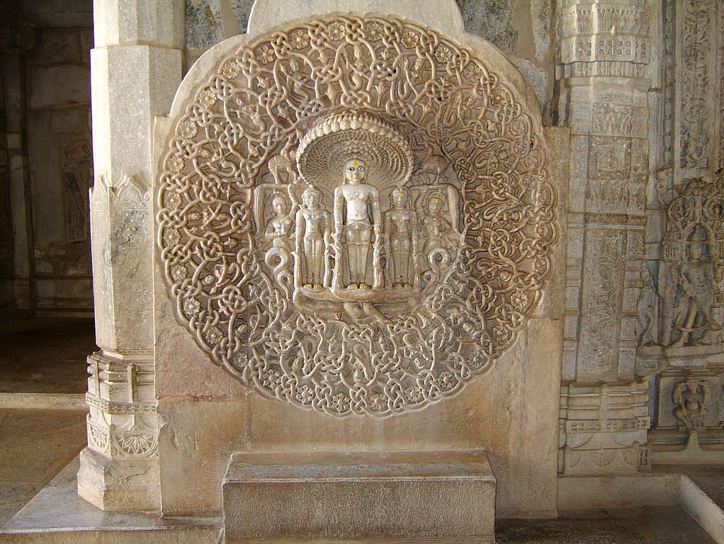 1022px-Ranakpur-Jain-Marble-Temple-wall-Frescoes-Apr-2004-02.JPG