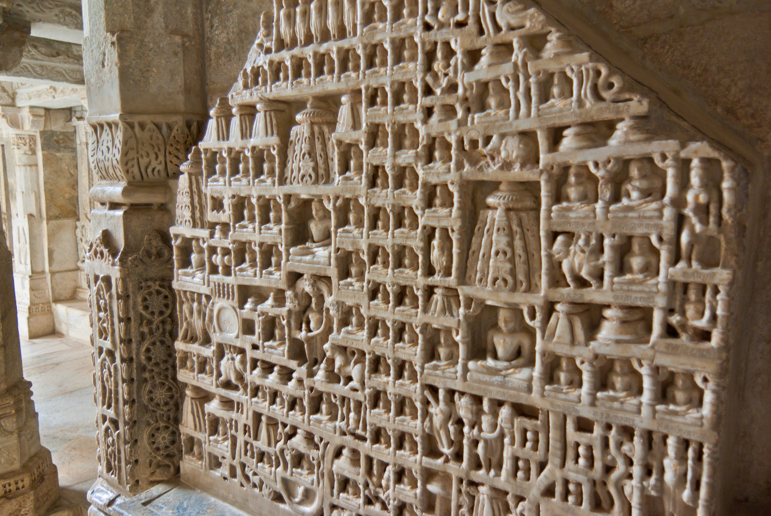 Jain_Temple_of_Ranakpur_06.jpg