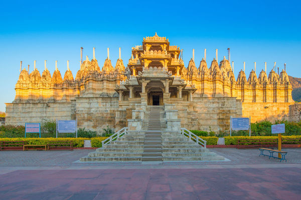 ranakpur-temple-jain-temple-rajasthan-india-14722705.jpg