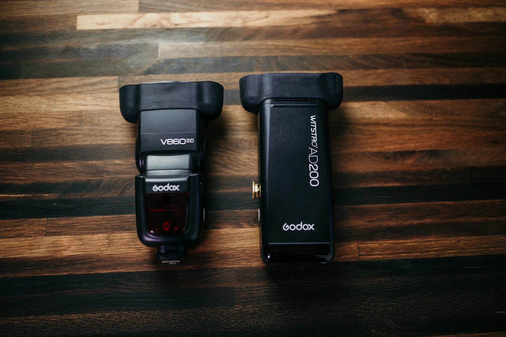 The AD200 and V860 II are practically the same size!