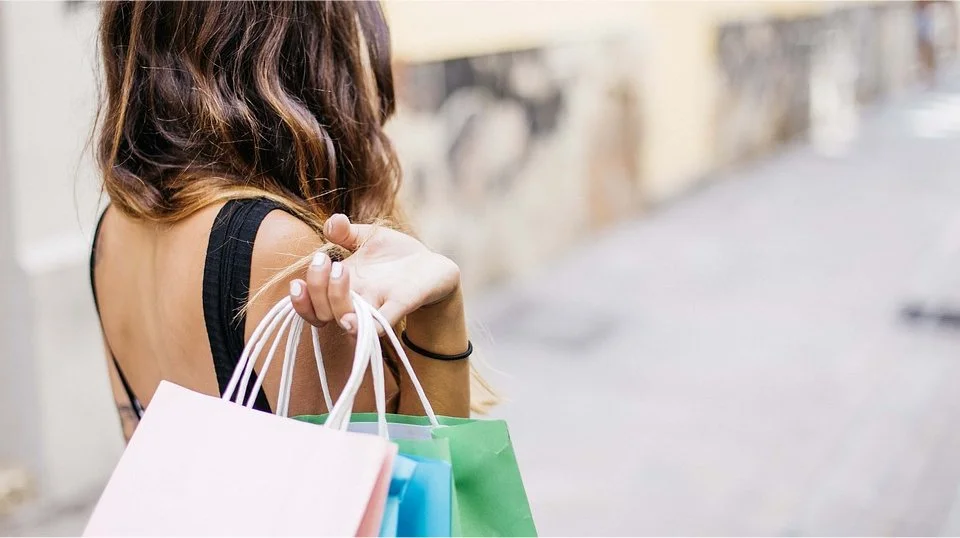 woman_shopping.jpg