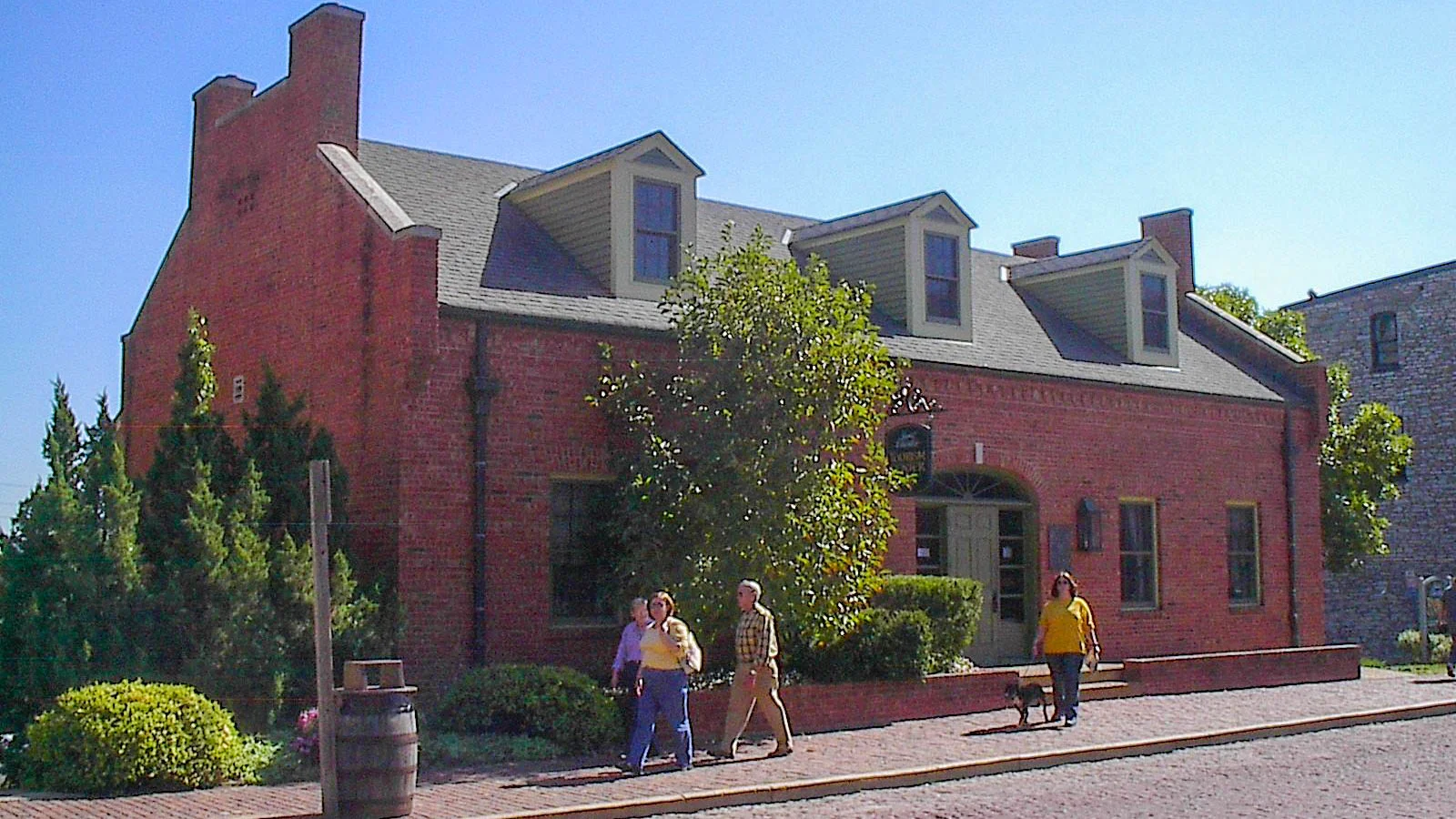 st-charles-vc-09282003-alr-c169-7134.jpg