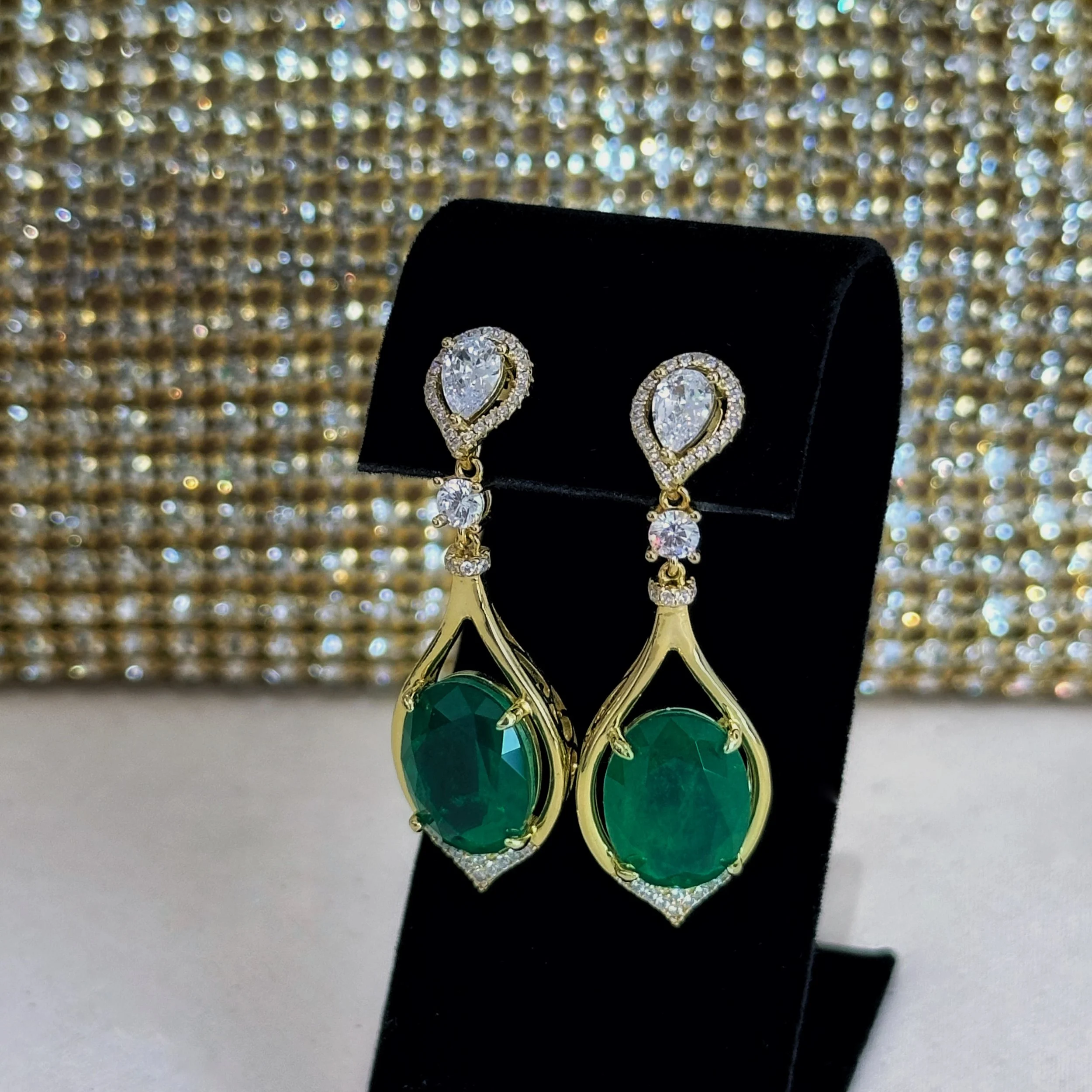 The finishing touches make the evening 💚

A touch of emerald green, a little brilliance, and just enough gold to bring the look together. 

This one of one pair of sterling silver earrings is the kind of piece we love for evening style. 

Because so