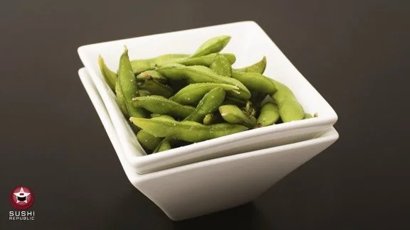 Simple, tasty, and the perfect way to start your meal 🥢✨
Our Edamame appetizer is a fan favorite for a reason. 

Enjoy it lightly salted, tossed in savory garlic, or turn up the heat with our spicy garlic edamame 🔥

Fresh, flavorful, and the perfec