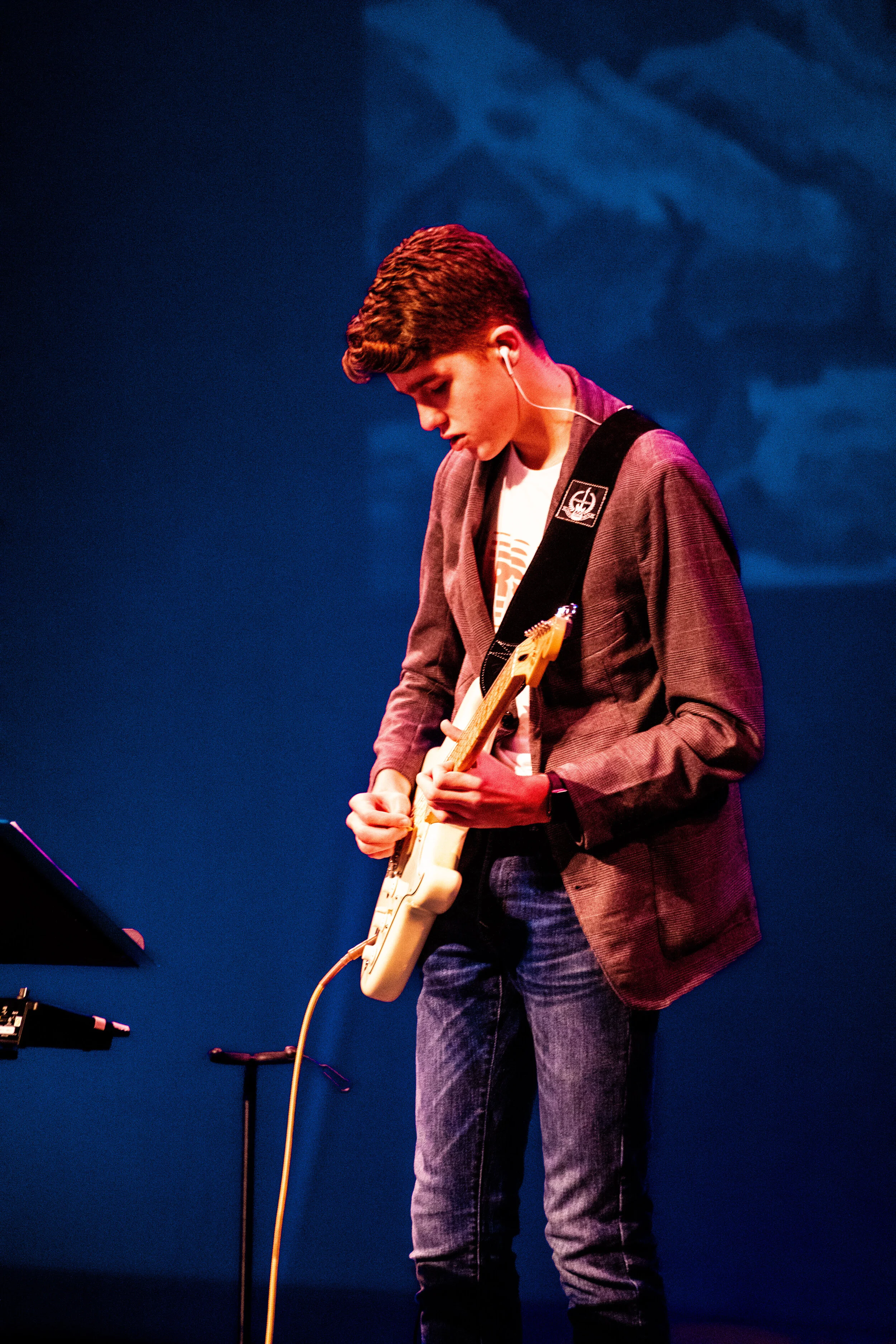 guitar player color 1.jpg