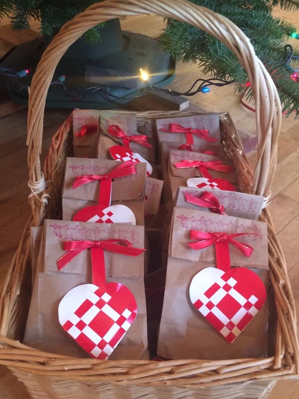 December Meeting - Julejherter Papercraft (Christmas Hearts)