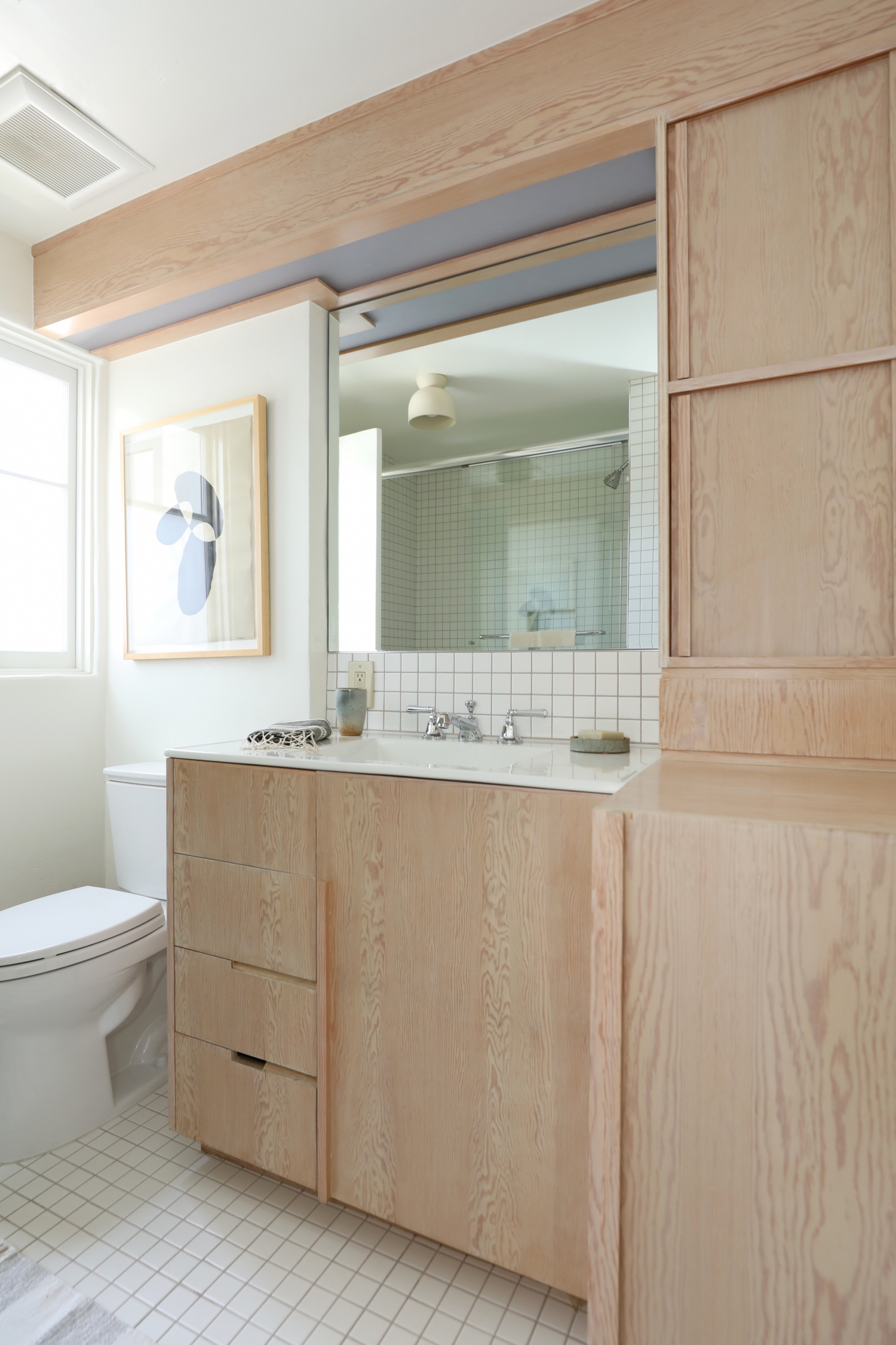 The bathroom in the Maid's Room at Manola Court.  