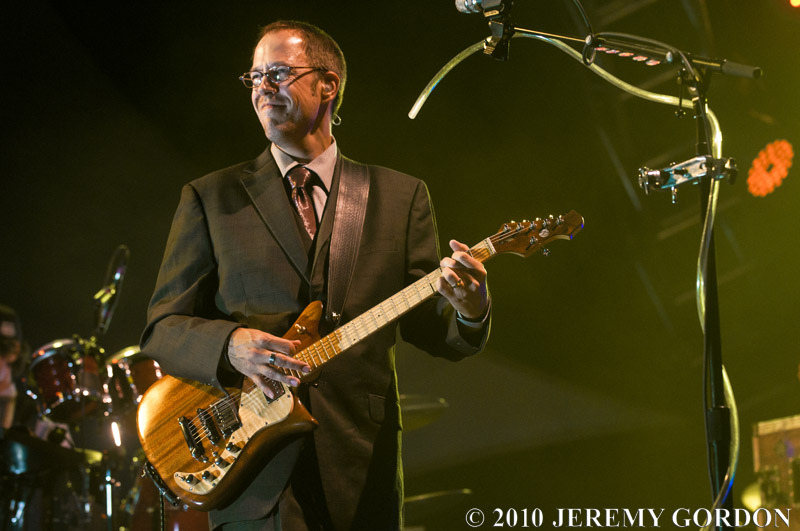 Chuck Garvey (Moe)