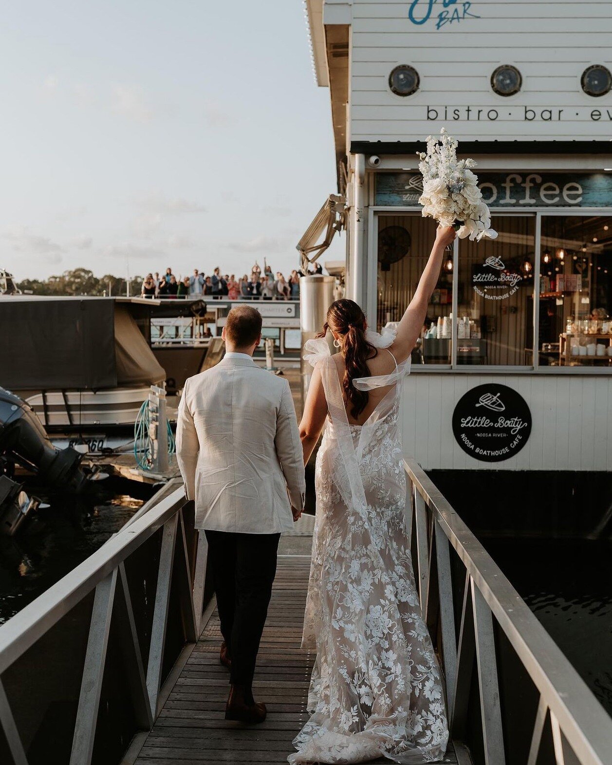 Thinking about adding a touch of blue to your wedding? Beautiful blue blooms are a great way to incorporate the tradition into your special day.

🤍Wedding Details🤍

Florals: @budnakednoosa 
Makeup: @sianhowardbridal 
Photographer: @kaylatemplephoto