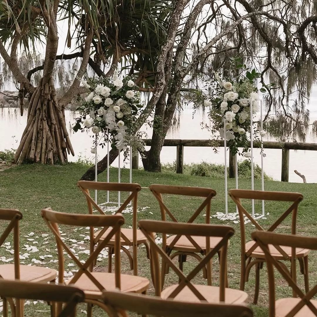 Can we talk about this stunning setup for Bree + Alec's wedding? The combination of timber chairs, bright whites, and lush greenery was simply perfection!

🤍 Wedding Details: 🤍

Stylist: @first_class_functions
Photographer:&nbsp;@carlykelly.wedding