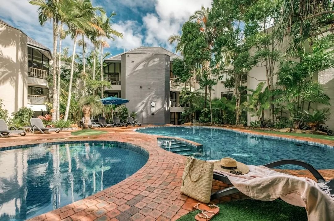 Just a short stroll from Noosa's vibrant Hastings Street @oceanbreezeresortnoosa is the ideal base for bridal parties.&nbsp;

Nestled among lush tropical gardens there's 69 self-contained units which offer one, two, or three-bedroom options. Plus eac