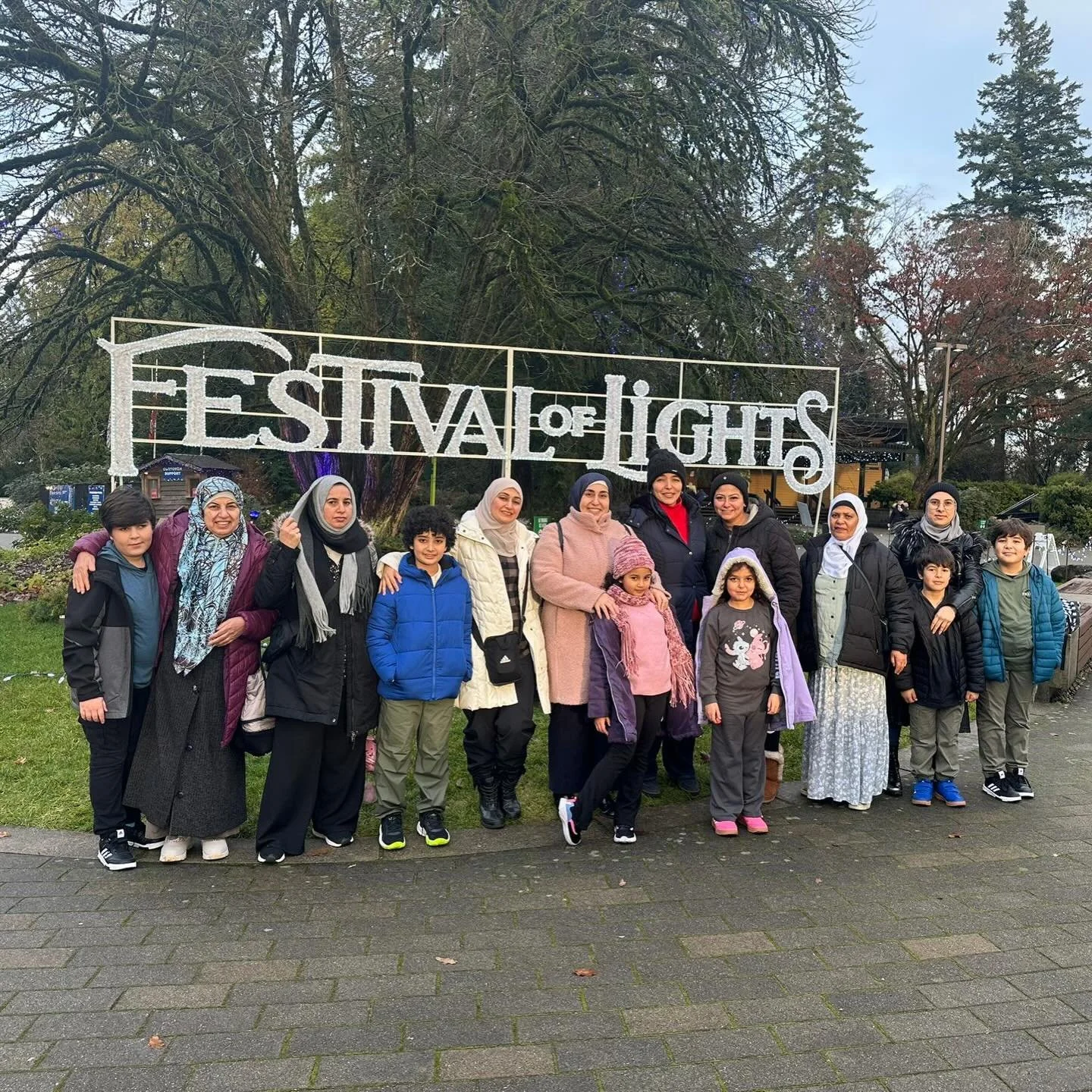 Our Arabic Women&rsquo;s Support Group headed to @vandusengarden to check out the holiday lights! This was a fun way for the group to get together, embrace the spirit of the season and connect over fresh air and festivities. 

We love to see the wome