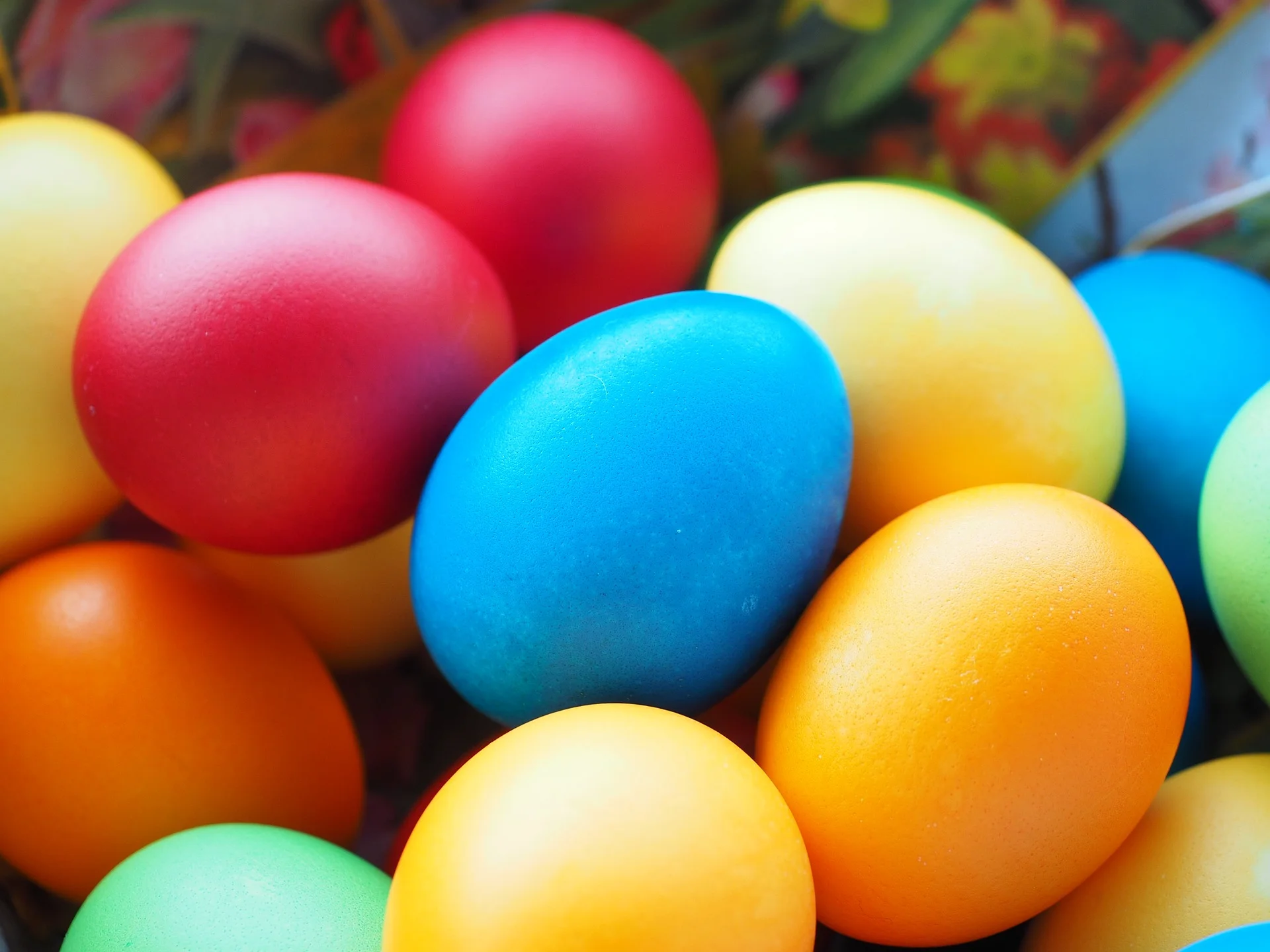 easter-eggs-3032058_1920.jpg
