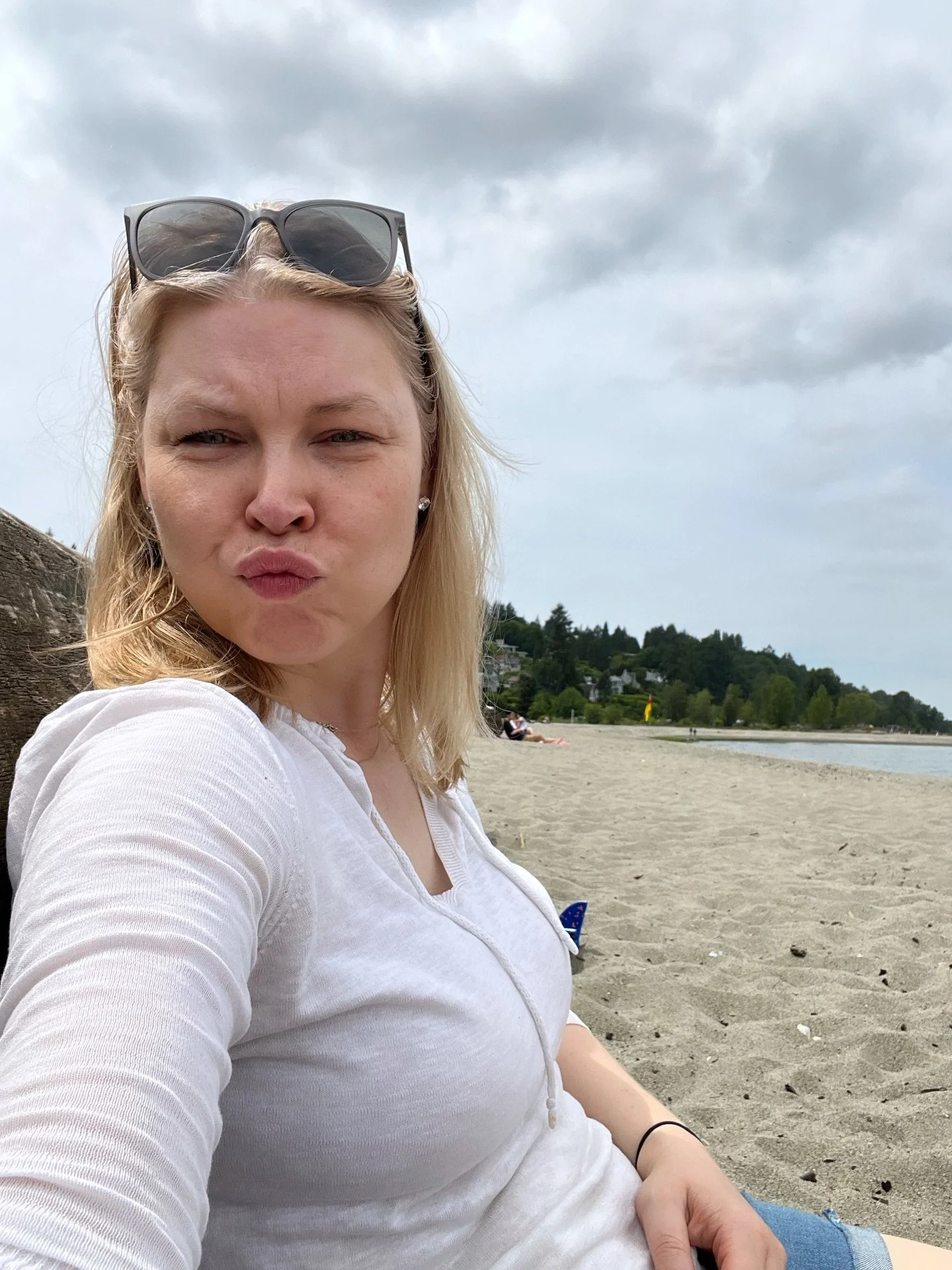 🏖️Come to the beach with me! I&rsquo;ve realized that I&rsquo;m missing out when I&rsquo;m not in nature (and the kids too) - even though I&rsquo;m rather an indoor-kinda person 🫣😆 

But I&rsquo;ve been saying yes to outdoor time more often, chall