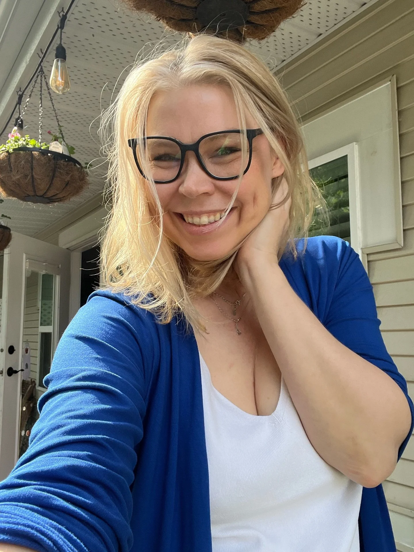 📸May photo drop! From walks and beach time to treats and lovely peeps at cafes, arts fests, and boxing. 
What&rsquo;s a standout moment for you this May?
I&rsquo;d love to know in the comments.

#fangirlyourlife #joyinthejourney #vancouverlife #look
