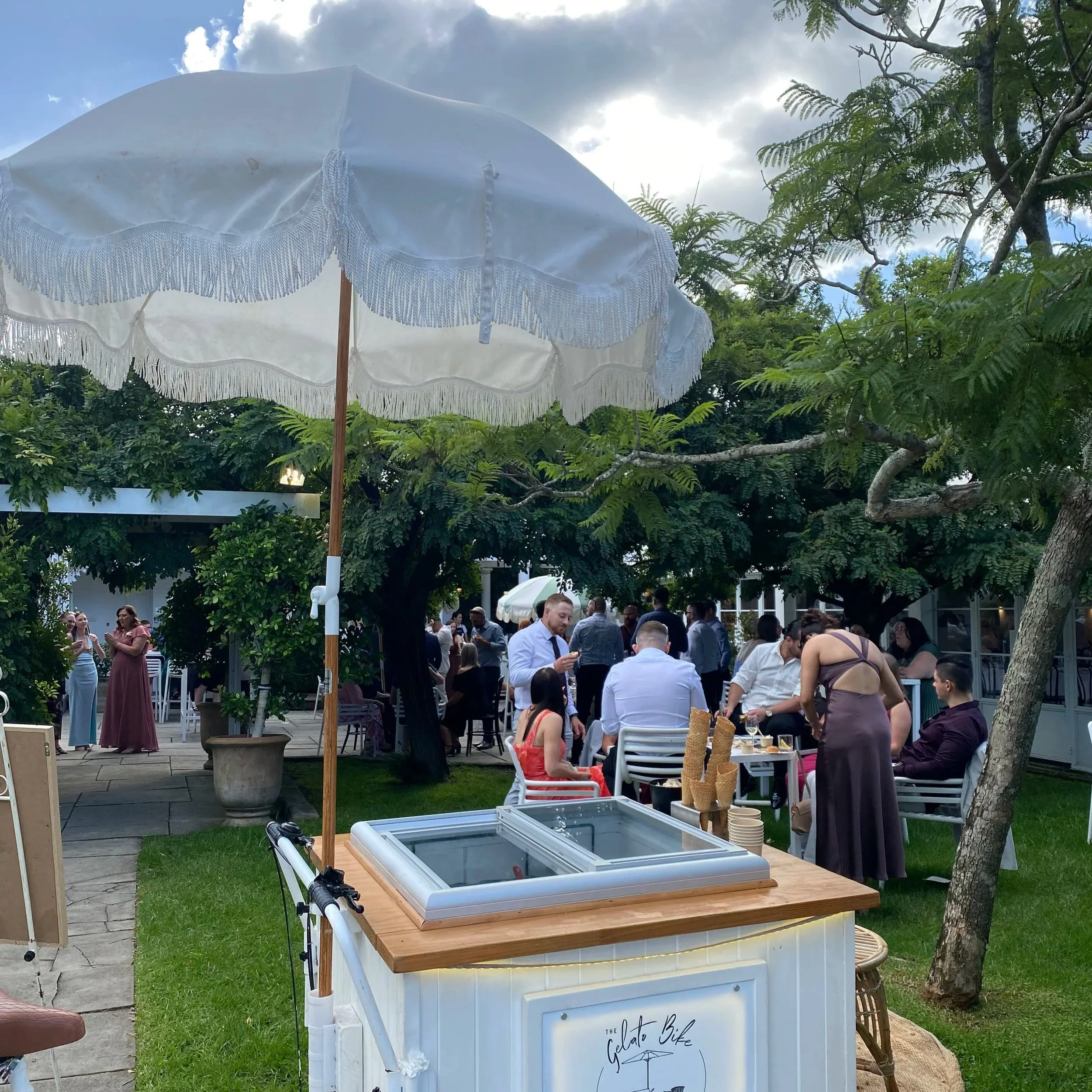 Wedding guests enjoying gelato at Ravensthorpe Estate