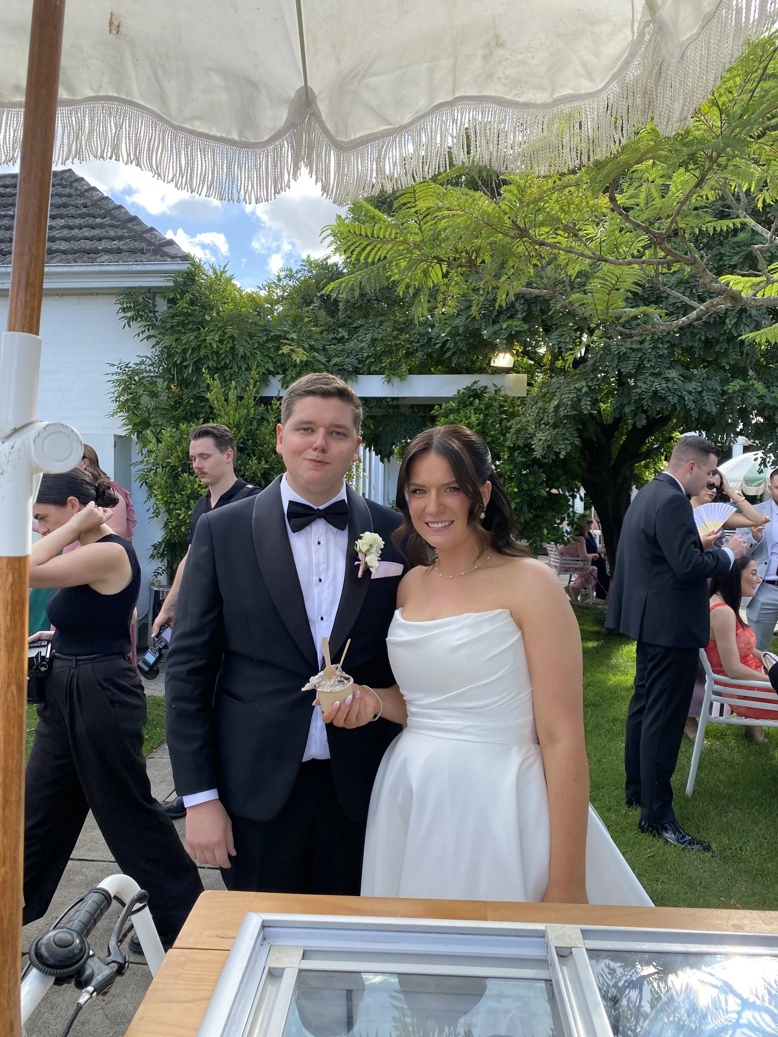 Wedding guests enjoying gelato at Ravensthorpe Estate