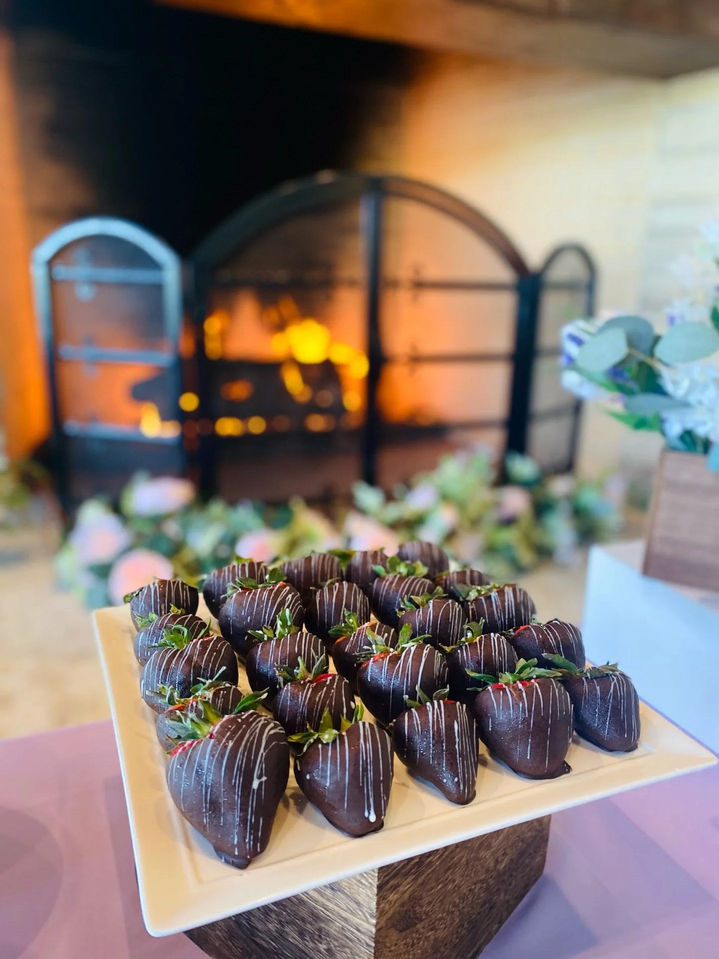 🌹Valentine&rsquo;s Day is almost here!🌹

Treat your special someone to something sweet!! Our fresh house dipped chocolate covered strawberries are featured on our specialty crafted Valentine&rsquo;s Day menu! 🍫 🍓 ❤️💋
🌹We&rsquo;re about one week