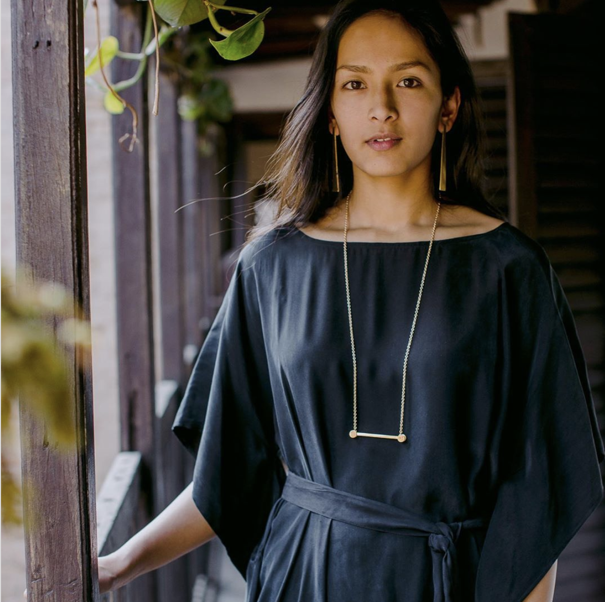 Contemporary handmade necklace and earrings made by Mulxiply