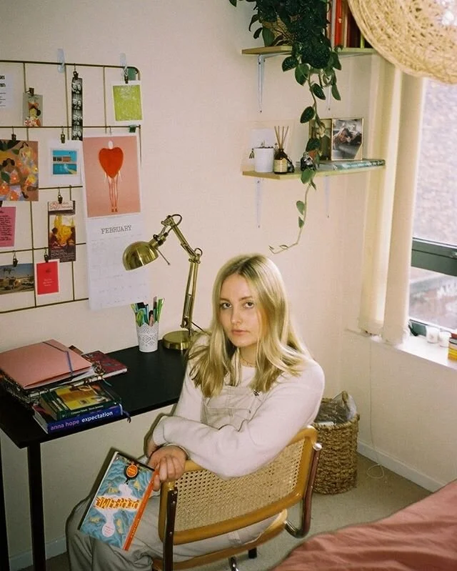 Today looks very similar to this apart from 1. I&rsquo;m in bed not at my desk, 2. I&rsquo;m wearing pyjamas not real clothes, 3. my roots are *horrifyingly* worse and 4. this plant is dying (honestly my day looks quite different but I couldn&rsquo;t