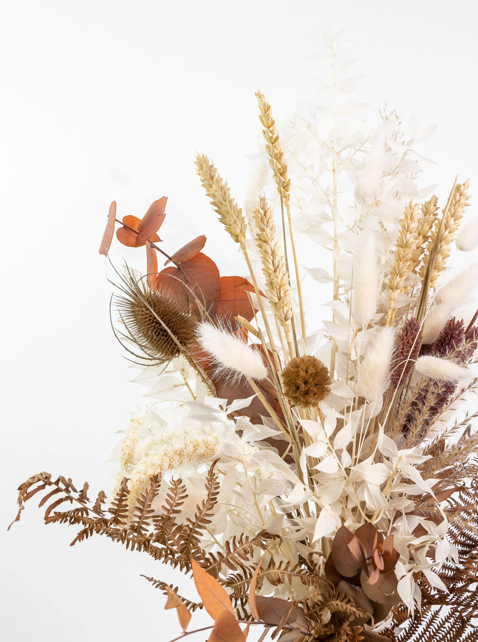 Long-lasting dried flower bouquets in natural seasonal tones