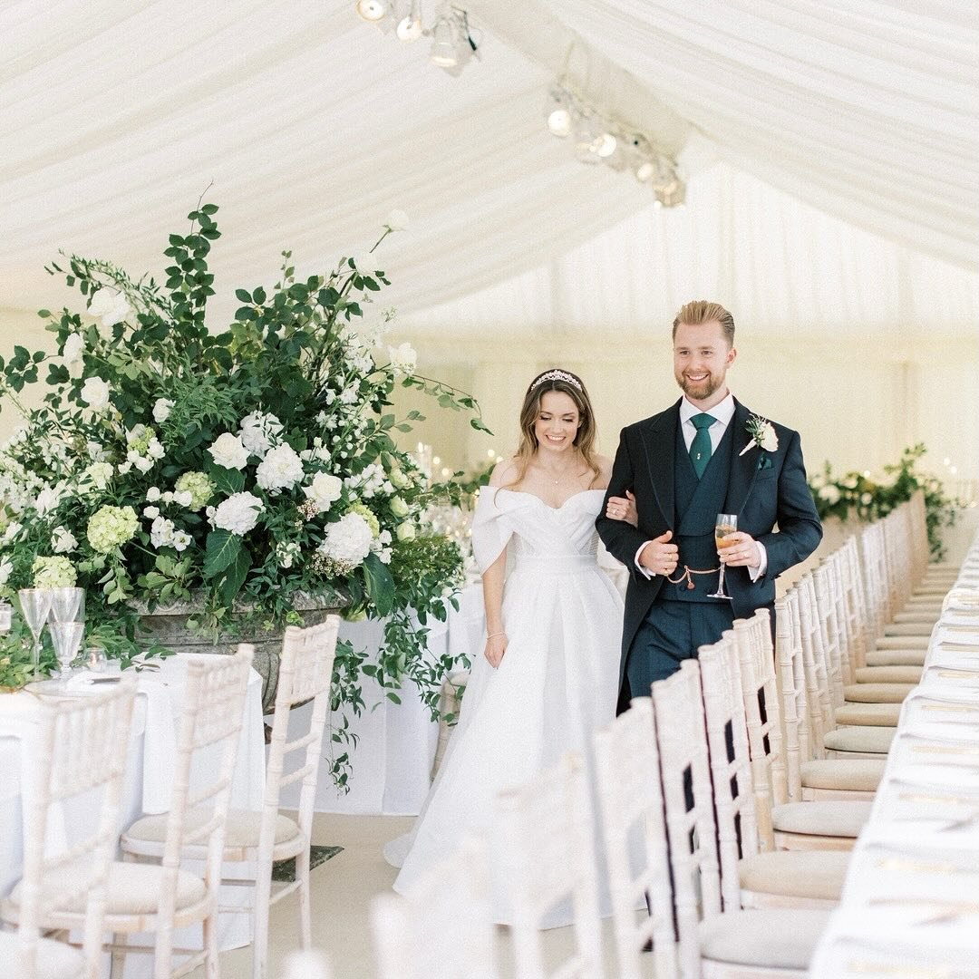 When the bride and groom get a quiet moment to themselves and see their reception flowers for the first time... 🥹 
Photography by @camillaarnholdphotography
Venue @somerlyweddings_events @somerleyhouse
Bridal gown @evalendal
Hair &amp; makeup @yasmi