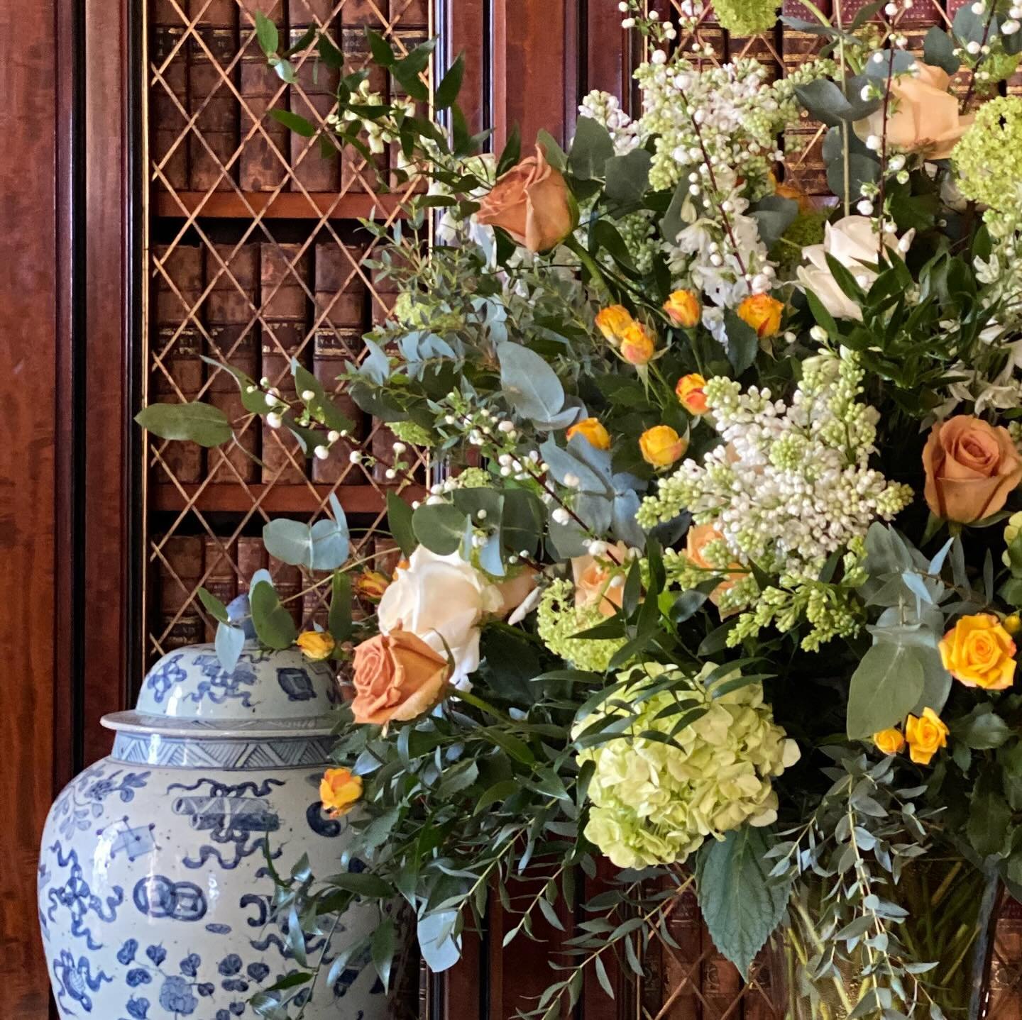 A recent project filled with grandeur and elegance...
.
.
#filmflowers #floralstyling #flowerinstall