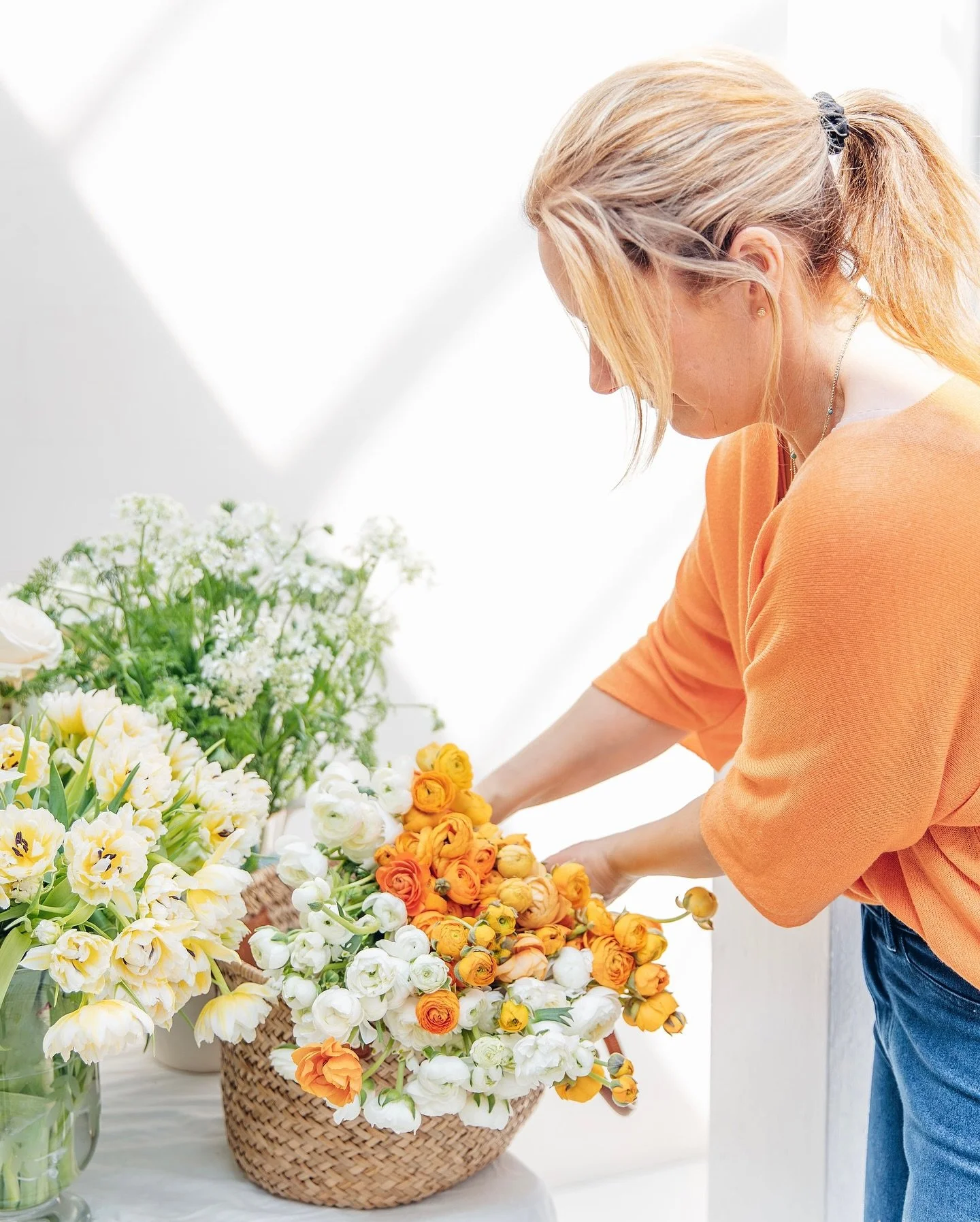 A sunny day at @camehousedorest with the dreamiest of blooms and a relaxed vibe... perfect for a creative brand shoot! These are a small taste of whats to come for Arcade Flowers in the not too distant future... watch this space! 
Thank you to the lo