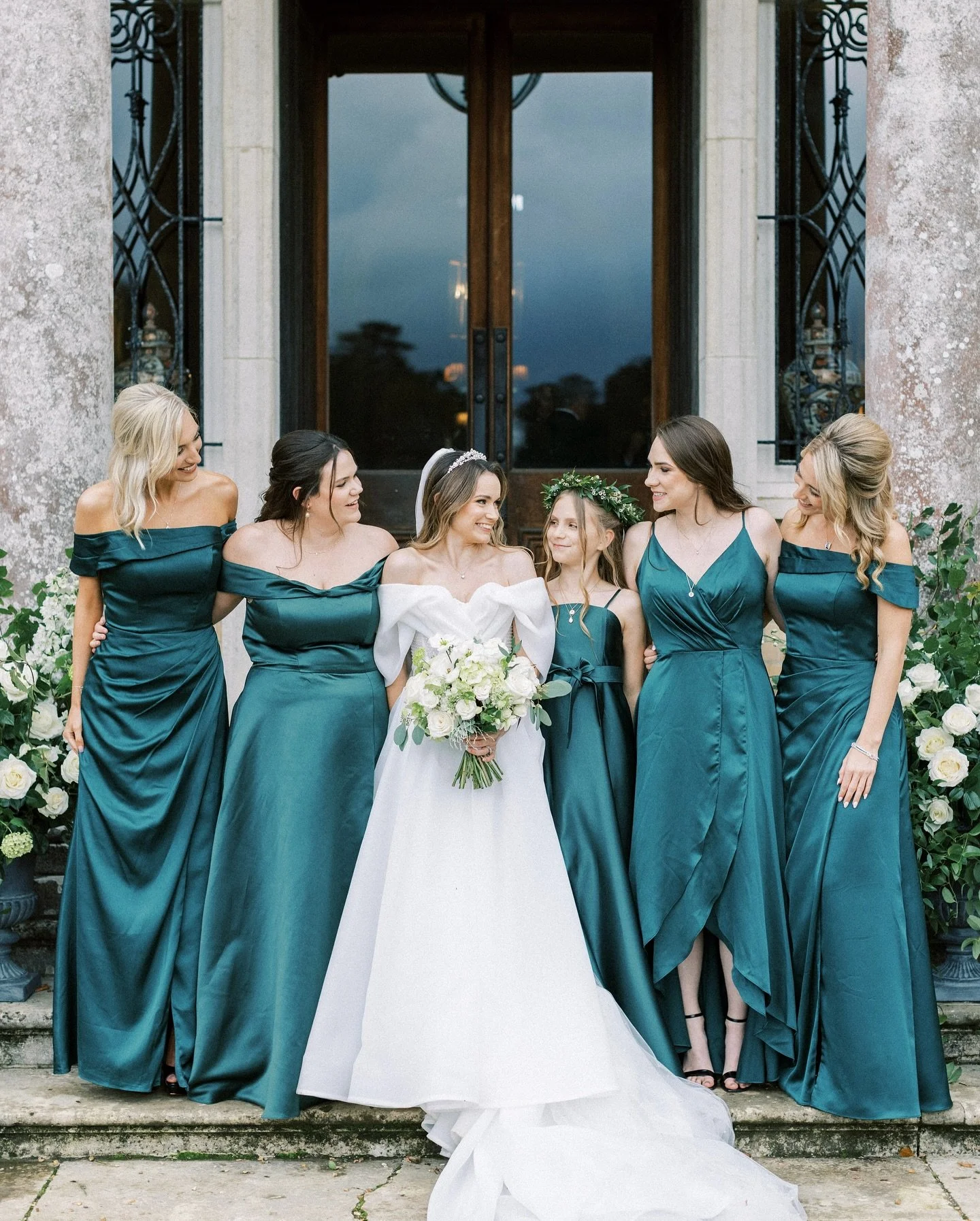 Smiles, laughter and flowers... all the flowers... all summer long! I can&rsquo;t believe we&rsquo;re over halfway through August already - this wedding season is flying by! 
Photography @camillaarnholdphotography
⠀⠀⠀⠀⠀⠀⠀⠀⠀
bridesmaids bouquets, butt