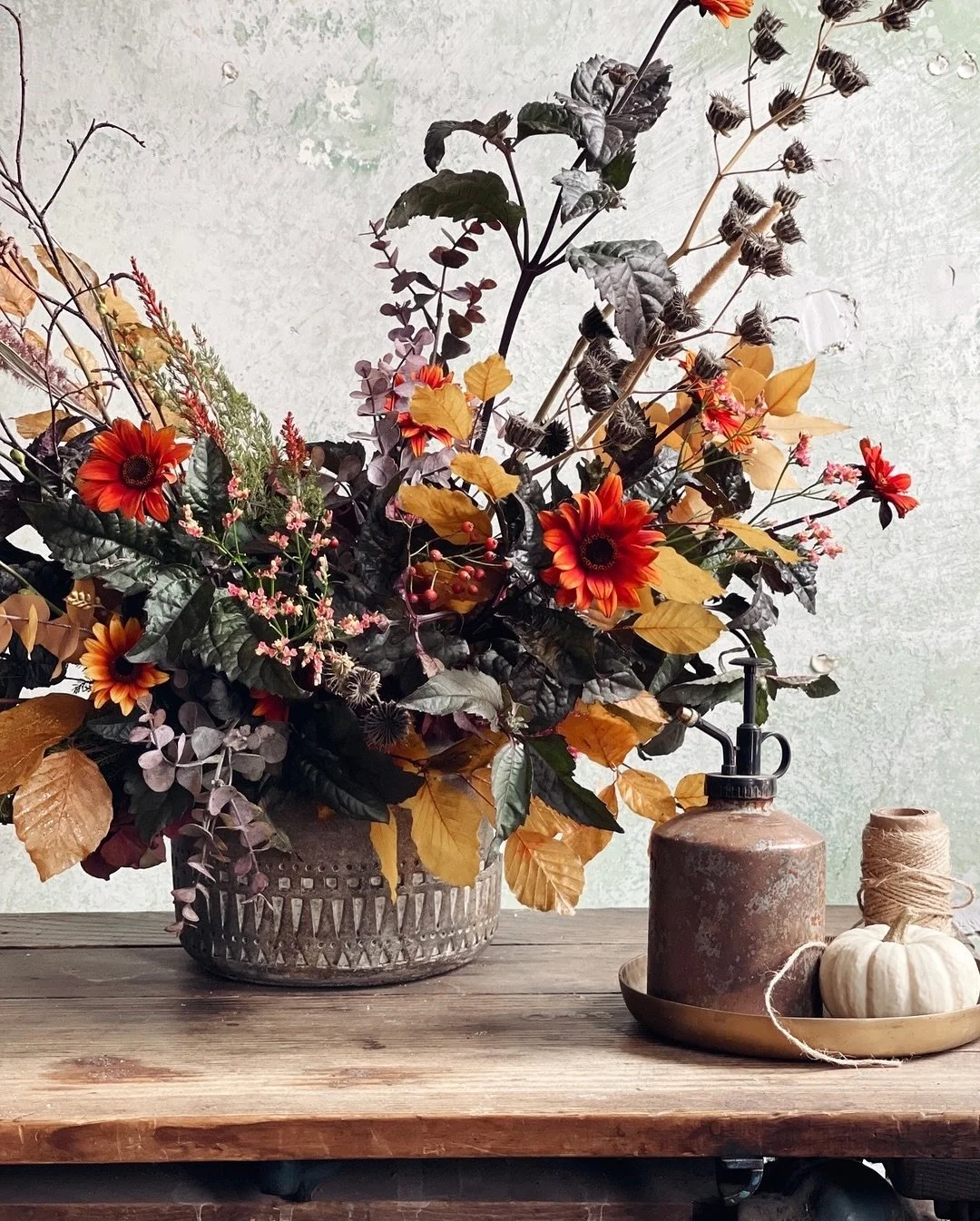 &ldquo;Autumn is a second spring when every leaf is a flower.&rdquo; 🍁 🌼
- Albert Camus
⠀⠀⠀⠀⠀⠀⠀⠀⠀
fall flowers, autumnal flower arrangement, seasonal botanitcals