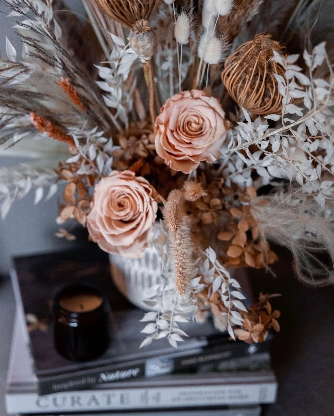 Make it forever autumn with one of our beautiful dried flower arrangements for your home... 🍁 🧡 🌾 Here are a few tips on how to care for yours in order to ensure they stay in great shape for as long as possible... 
🍂 Keep them out of direct sunli