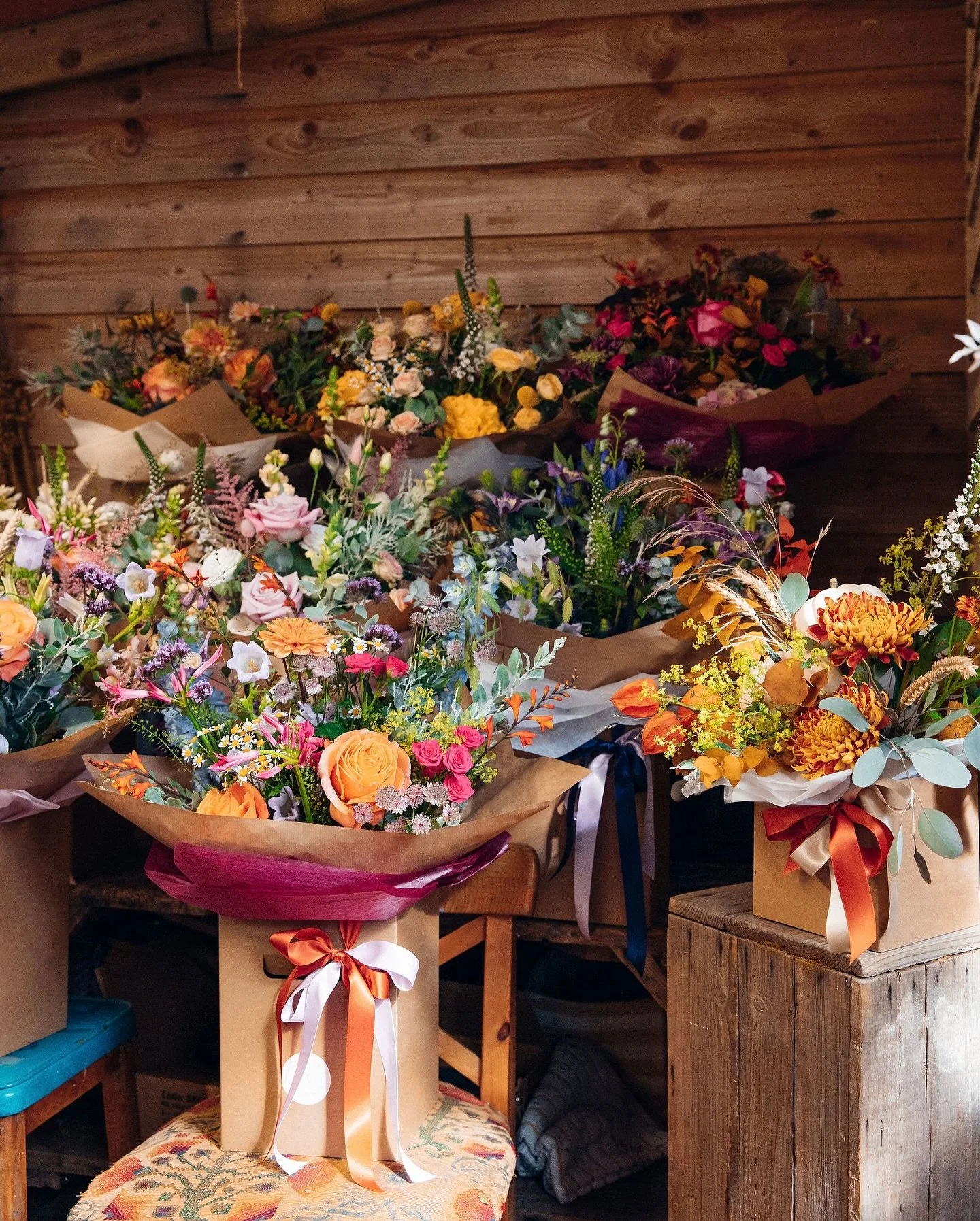 Sometimes in the workshop it feels like I&rsquo;ve been asked to choose a favourite child. I just can&rsquo;t... I love them all!
⠀⠀⠀⠀⠀⠀⠀⠀⠀
floral creative, artisan florist, autumn flowers, seasonal bouquet