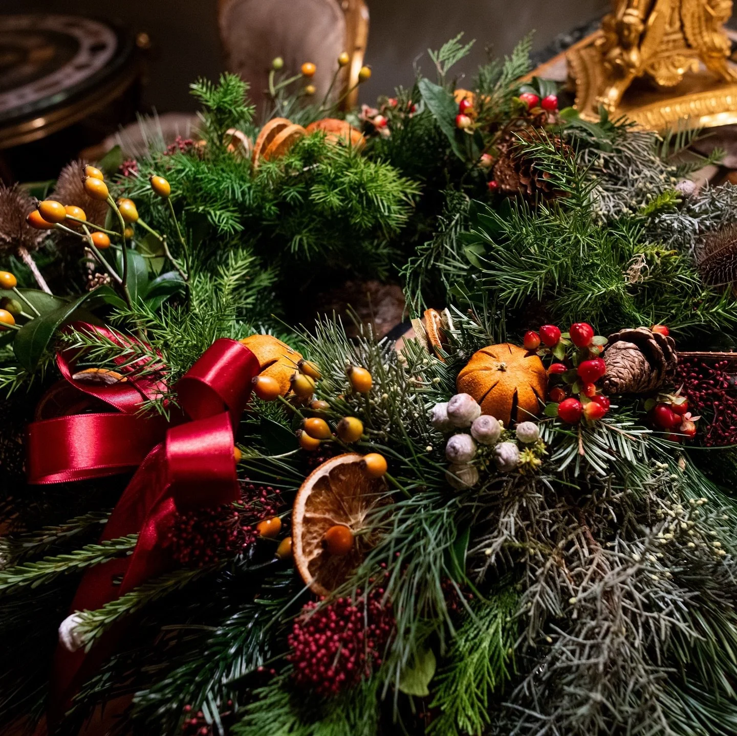โจ๐ฟ Festive Wreath Workshop At Somerley House ๐ฟโจ There are still a few places left on our wreath making workshop at @somerleyhouse - take a scroll through these Christmassy clips to see how last year’s event turned out! ๐ And then head over t