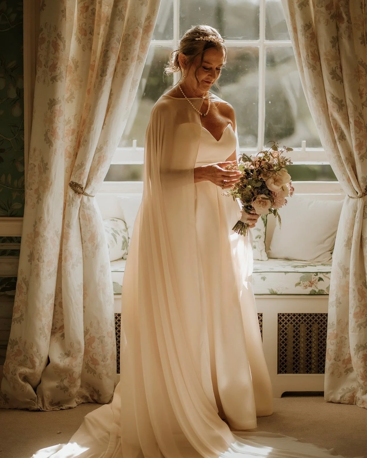 Bathed in autumnal light... our beautiful October bride @tracy_kimberg_couplestherapy ✨ 💐 This was one preview gallery we were so excited to see!
Photography by @wearefound.uk
Venue @camehousedorset
⠀⠀⠀⠀⠀⠀⠀⠀⠀
bridal bouquet, wedding day inspiration,