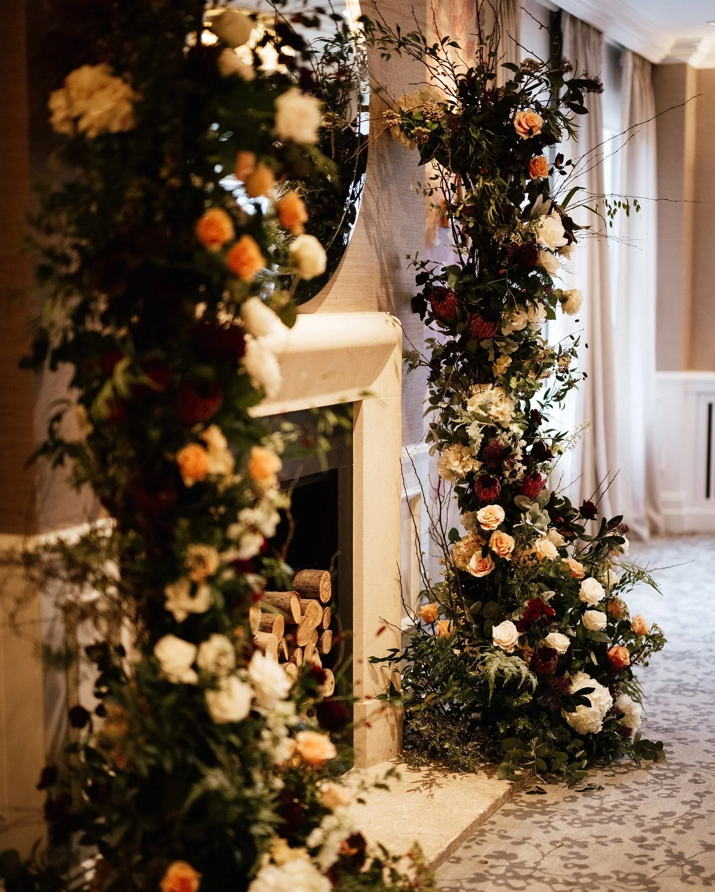 Rich florals, candle glow and pale January light - why wouldn&rsquo;t you opt for a winter wedding when it looks like this?
Photography by @robingoodladphotography
Venue @chewtonglen @cgweddings
⠀⠀⠀⠀⠀⠀⠀⠀⠀
winter wedding flowers, bridal inspiration, c